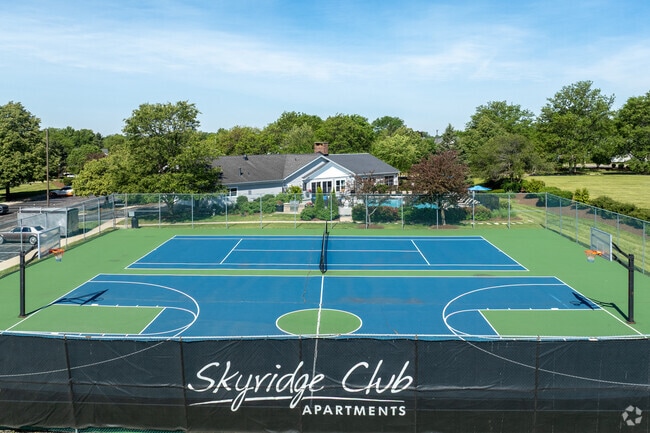 Cancha de tenis, cancha de baloncesto - Skyridge Club Apartments