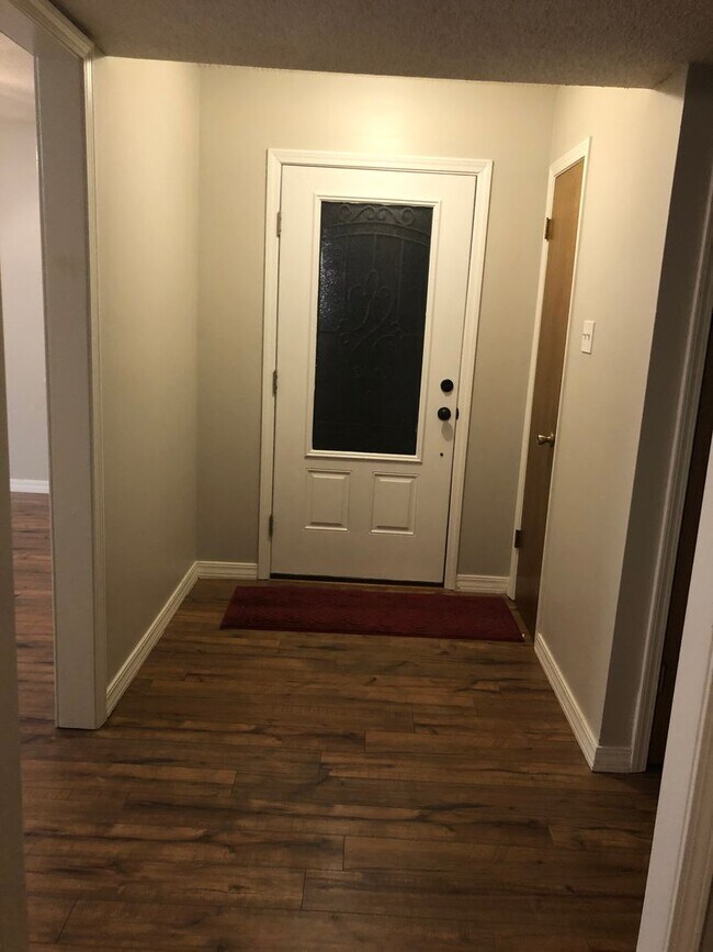 Foto del edificio - 725 Resimont Dr