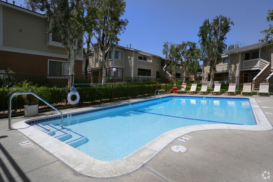 Meadowood Apartments Rentals Corona, CA
