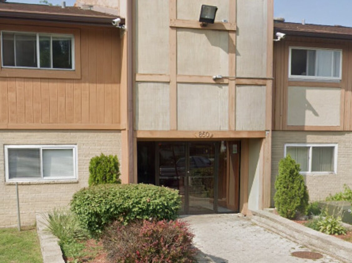 850 E Old Willow Rd Unit 104, Prospect Heights, IL 60070 Condo for