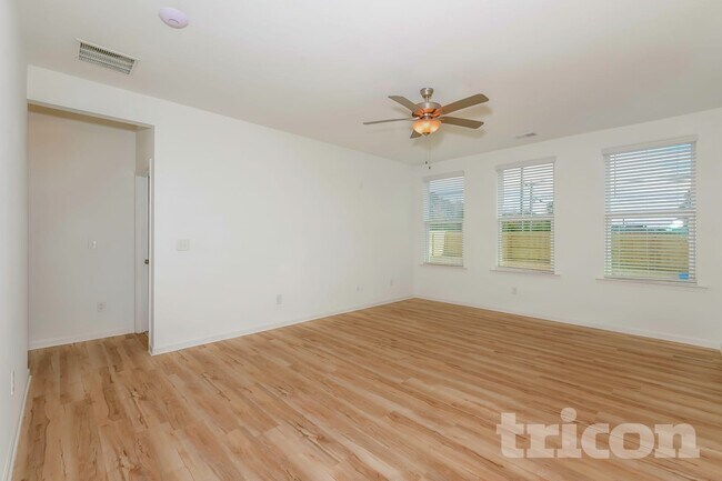 Foto del edificio - 213 Everett Sq