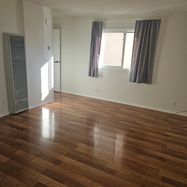 Sala de estar - 8809 Etiwanda Ave