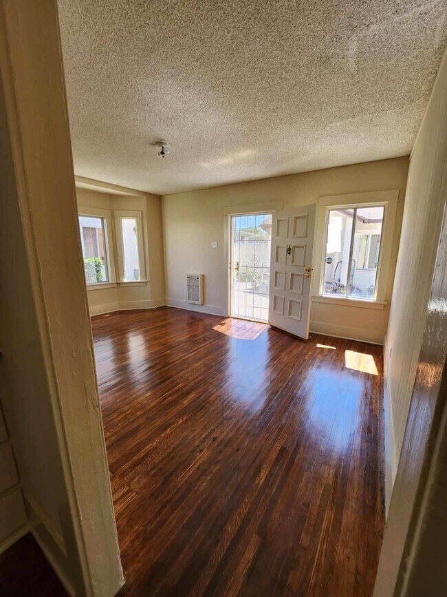 Building Photo - 963 West 9th Street, Unit 965