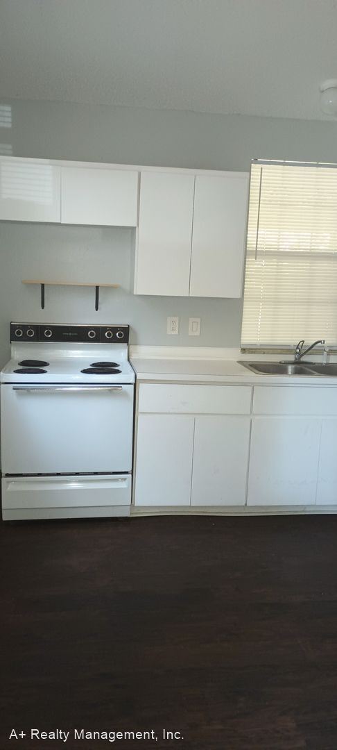 Building Photo - 1 br, 1 bath House - 240 N. Lemon Ave.