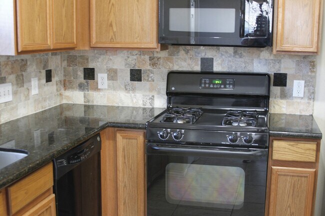 Foto del edificio - 6223 Gillian Park Dr