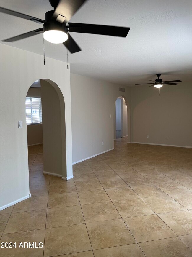 Building Photo - 801 W Villa Rita Dr