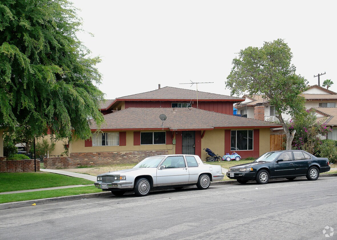Foto del edificio - 12132 Laguna St