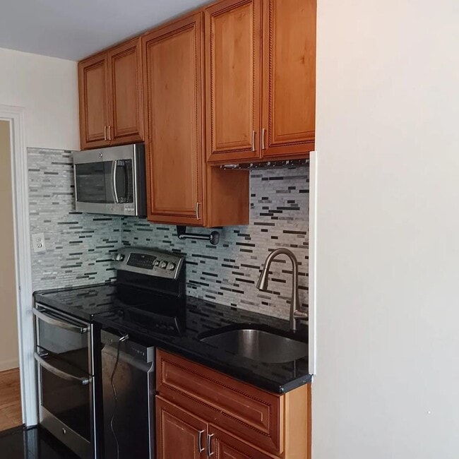 Building Photo - 190 72nd St