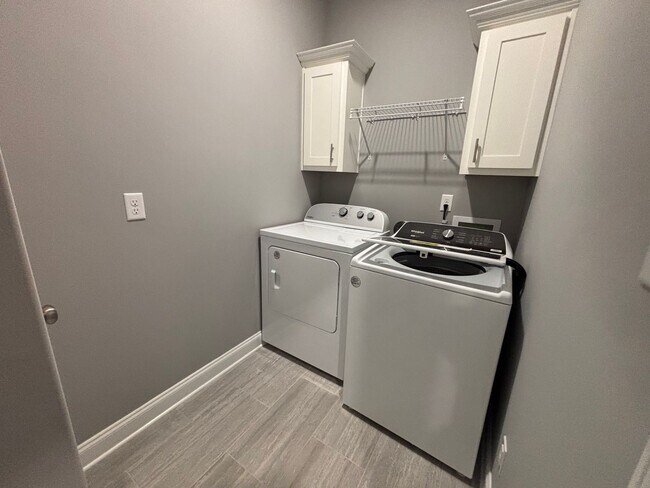 Building Photo - 9991 Messana St