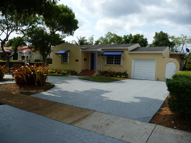 Foto del edificio - 6256 SW 14th St