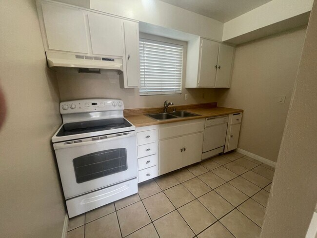 Foto del edificio - 3 Bedroom, 2 Bath Condo, Located in Calimesa