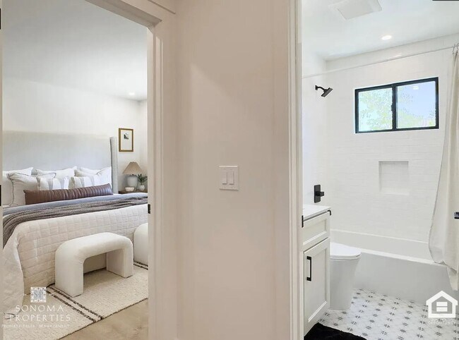 Foto del edificio - ***PRICE REDUCTION*** Modern Downstairs 2-...