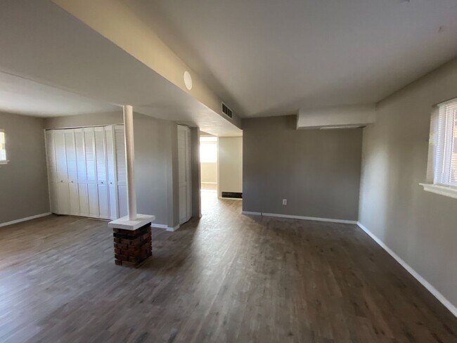 Foto del edificio - Charming 3 Bedroom with Great Yard