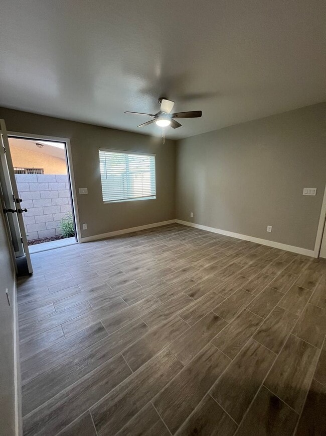 Building Photo - 4 Bed 2 Bath Close to Sky Harbor