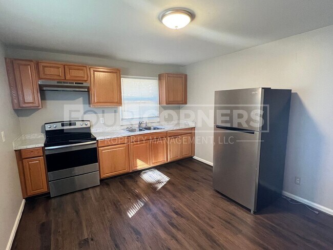 Building Photo - Lovely 3 bedroom 1 bath home