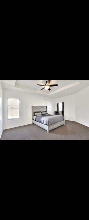Building Photo - 1561 Shorewood Dr