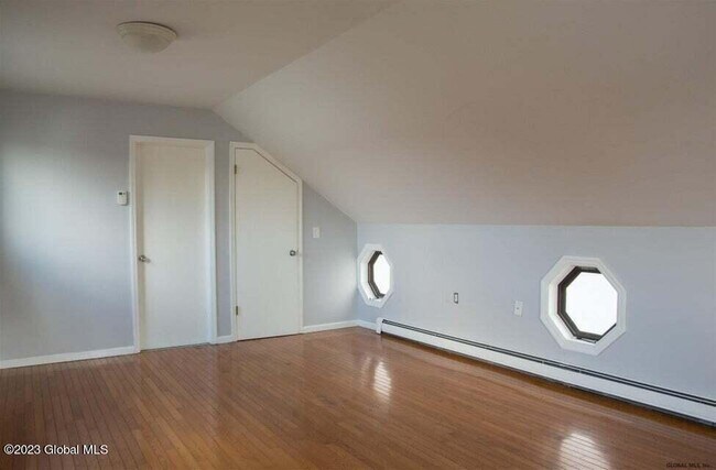 Foto del edificio - 639 1st Ave
