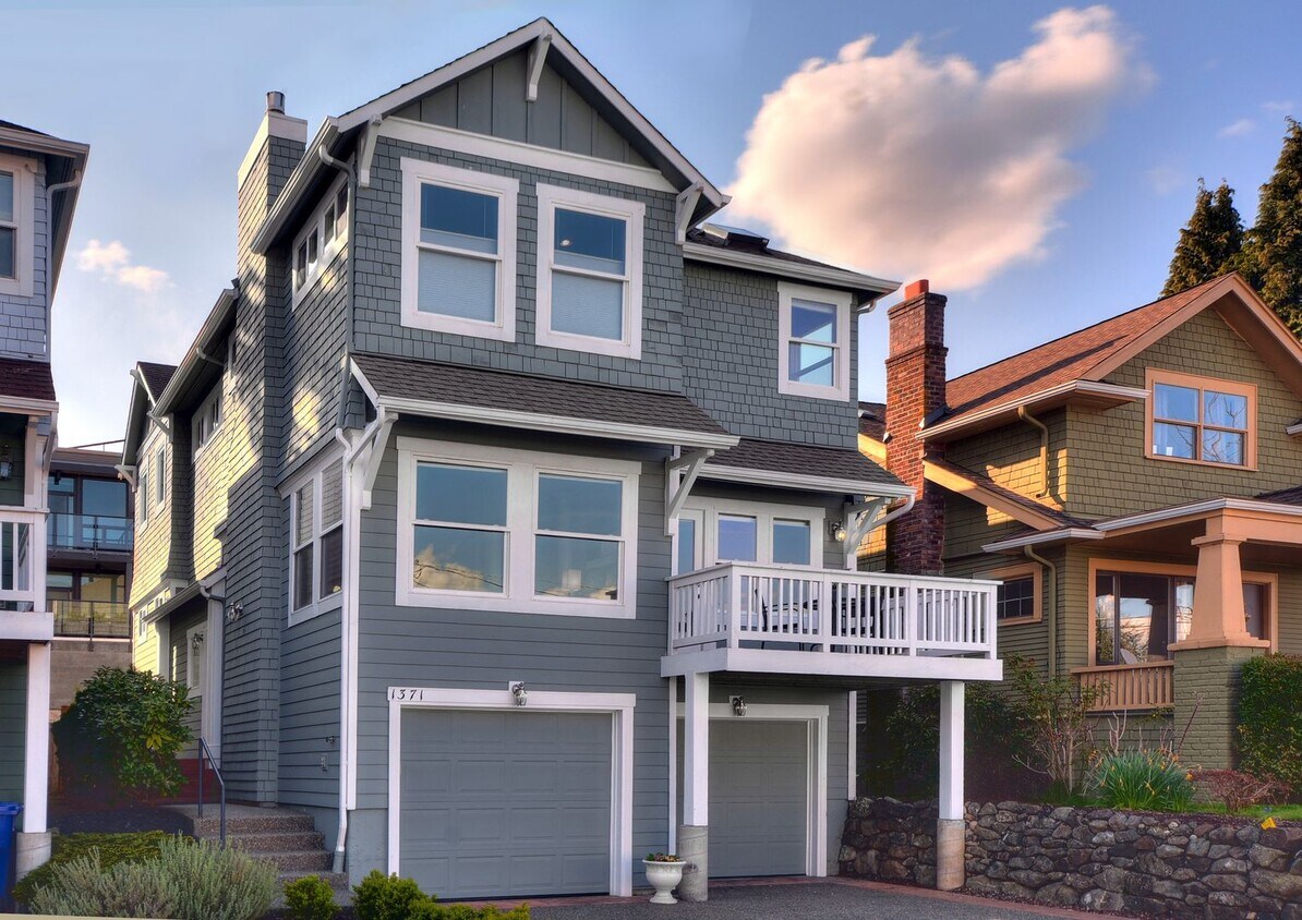 Primary Photo - Stunning 5 bedroom Craftsman View Home in ...