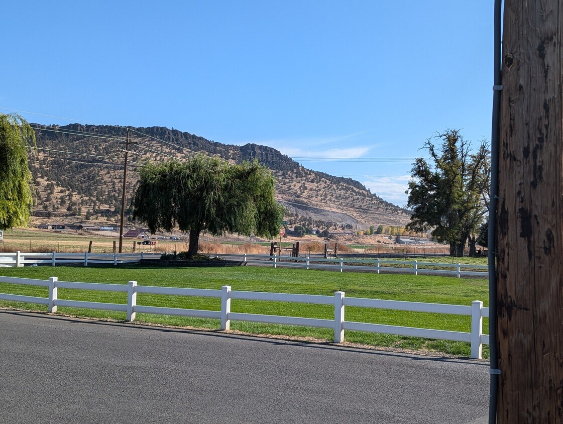Foto principal - 8483 N W Lone Pine Rd
