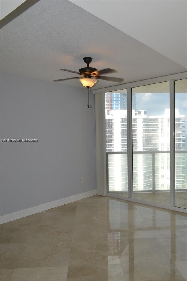 Foto del edificio - 16699 Collins Ave