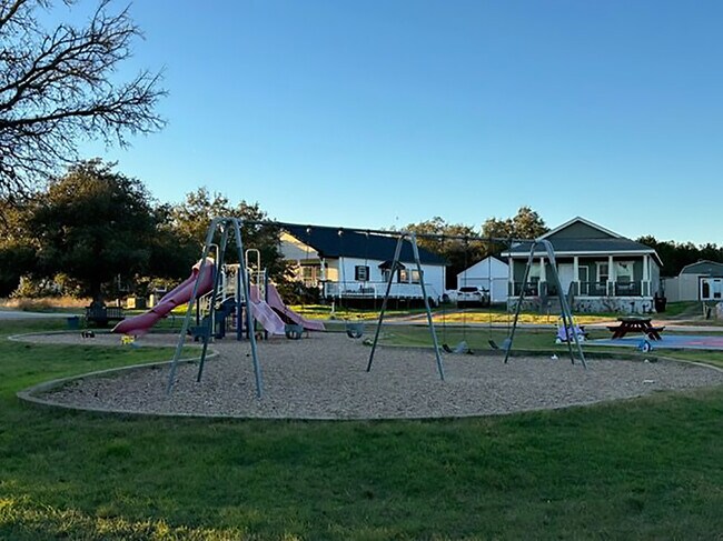 Foto del edificio - 294 Heatherwood Dr