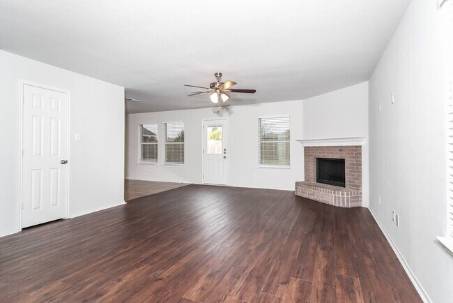 Foto del edificio - 719 Hawthorn Dr
