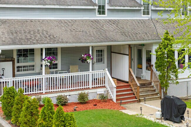 Entrada - Riverfront Townhouses