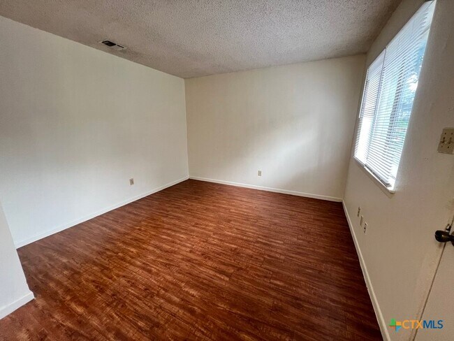 Foto del edificio - 511 W Hutchison St