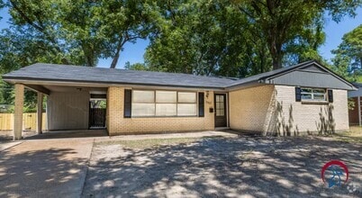 Building Photo - 2312 Debastrop Dr