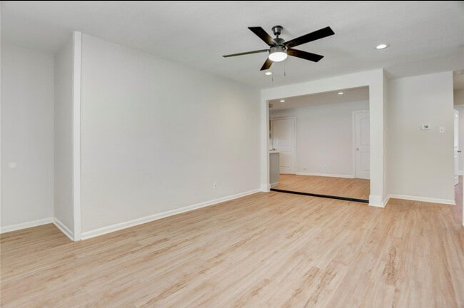 Building Photo - 334 Pennington Dr