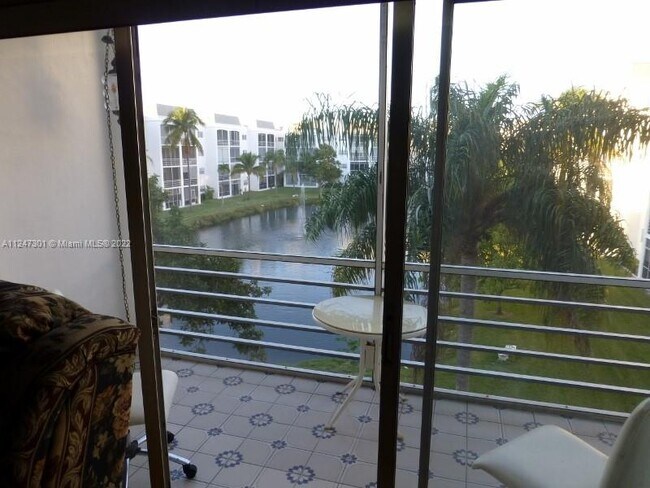 Foto del edificio - 604 NE 2nd St