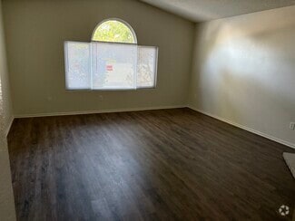 Building Photo - 2113 Phlox Ave