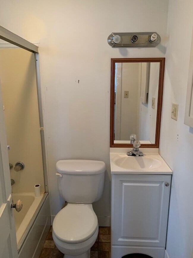 Building Photo - HOWLAND SCHOOLS--2 BEDROOM HOUSE