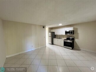 Building Photo - 612 NE 29th Dr