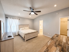 Building Photo - 8663 Julia Marie Cir