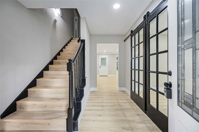 Foto del edificio - 5318 Lacreek Ln