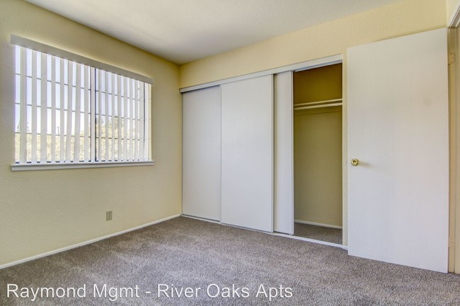 Building Photo - 4930 College Oak Dr