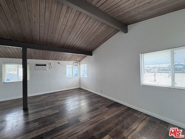 Foto del edificio - 4419 W Rosecrans Ave