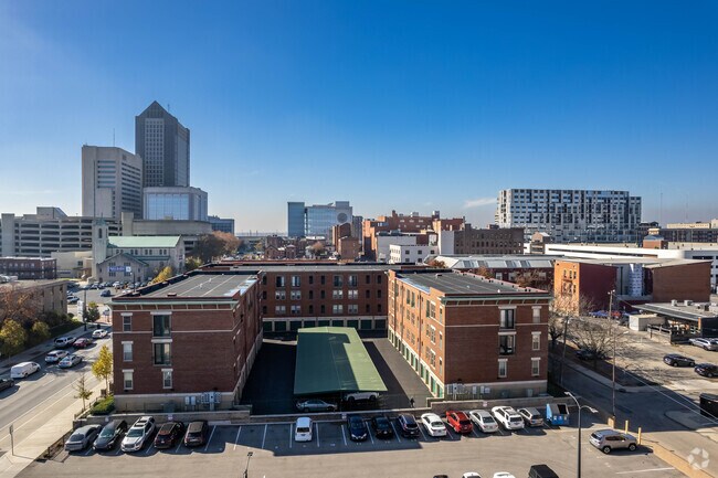 Building Photo - 115-125 E Noble St