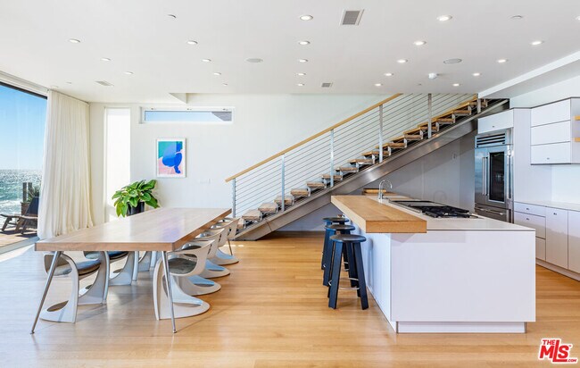 Foto del edificio - 25160 Malibu Rd