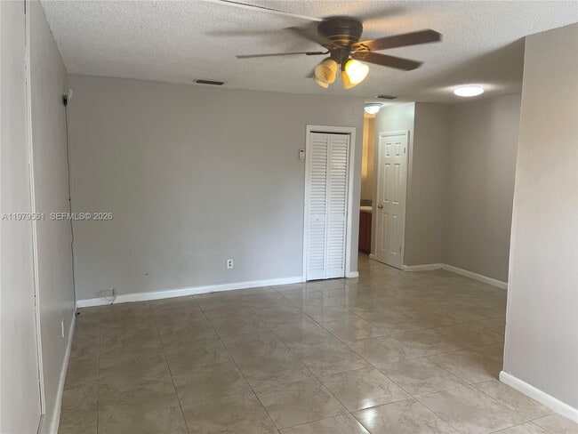 Building Photo - 716 SW 16th Ave