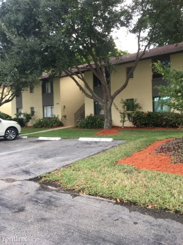 Building Photo - 1440 Green Valley Cir