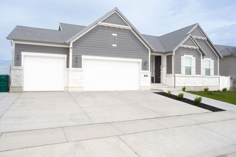 Primary Photo - 3880 Safflower Dr