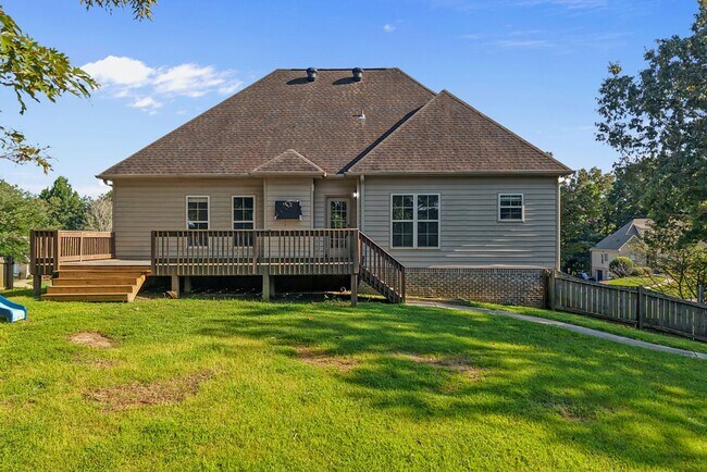 Foto del edificio - Trussville: 4/3 on acre lot, private lot