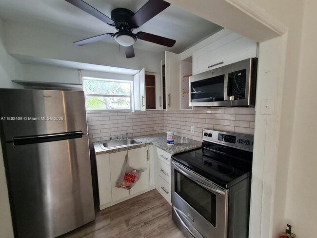 Building Photo - 90 NE 68th Ter