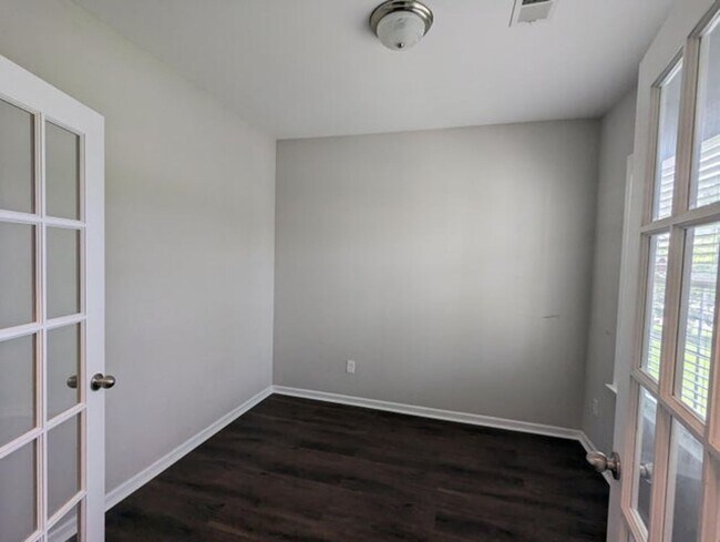 Building Photo - AVAILABLE NOW- 4BR/3.5BA IN COLONY NORTH