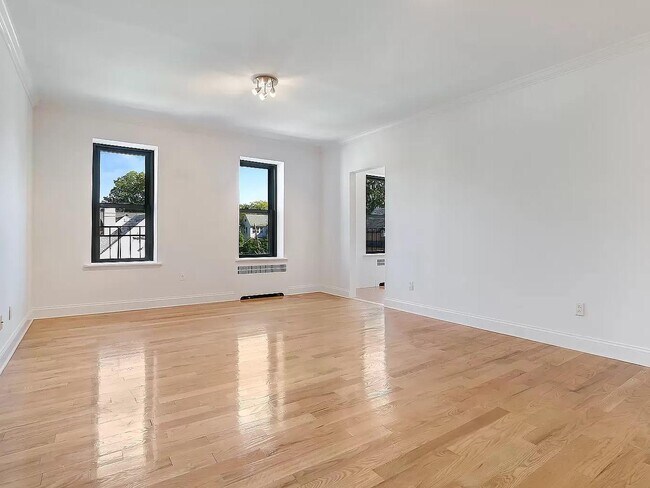 Foto del edificio - 76-66 Austin St