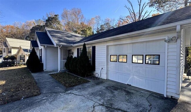 Foto del edificio - 2119 Briar Glen Ln SW