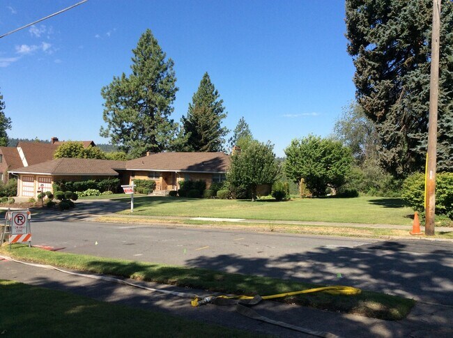 Foto del edificio - Audubon Area 3 Bedroom 2 Bath Brick Rancher with Spokane River Views