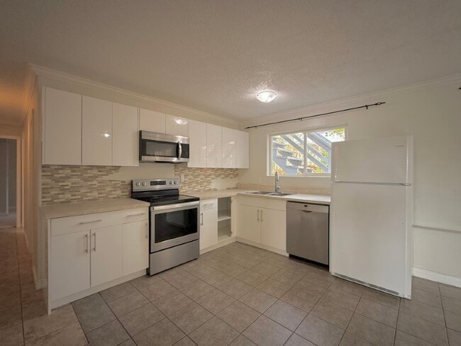 Building Photo - 5855 Sycamore St